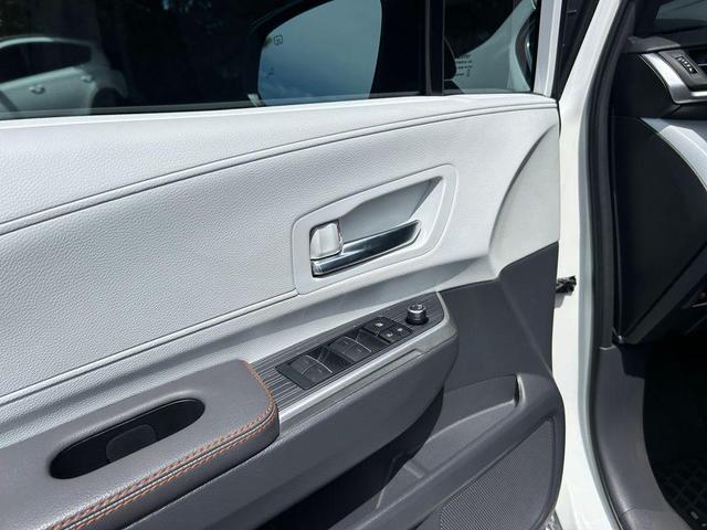 Photo of 2024 Ice Cap Toyota Sienna
