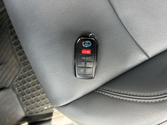 Photo of 2024 Ice Cap Toyota Sienna