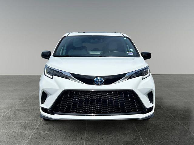 Photo of 2024 Ice Cap Toyota Sienna