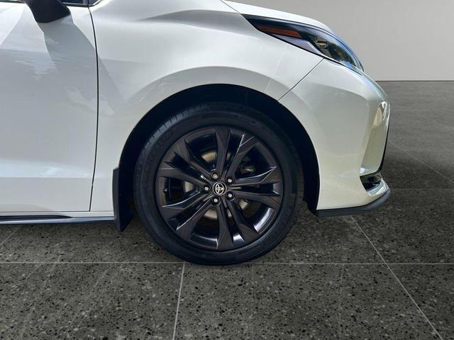 Photo of 2024 Ice Cap Toyota Sienna