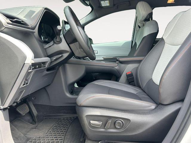 Photo of 2024 Ice Cap Toyota Sienna