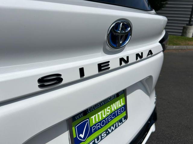 Photo of 2024 Ice Cap Toyota Sienna