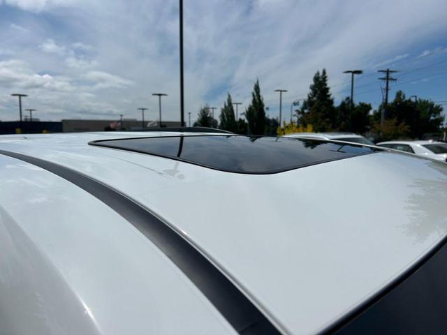 Photo of 2024 Ice Cap Toyota Sienna