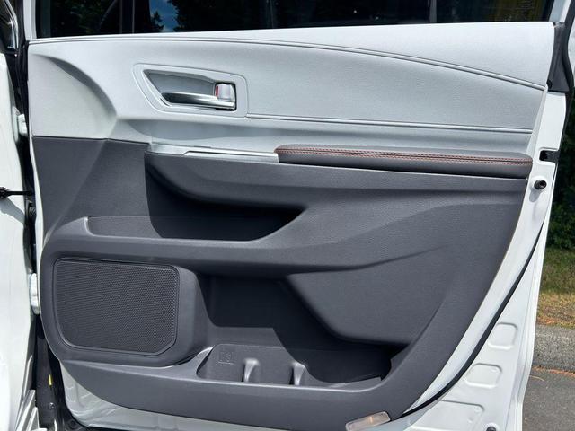 Photo of 2024 Ice Cap Toyota Sienna