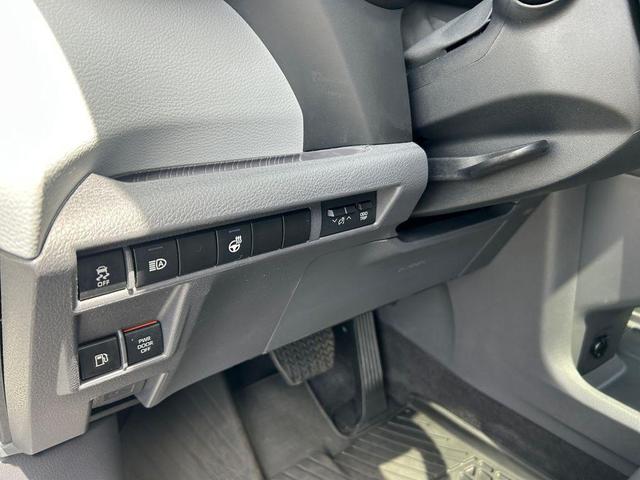 Photo of 2024 Ice Cap Toyota Sienna