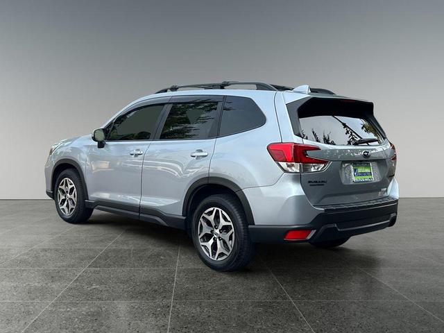 Photo of 2021 Ice Silver Subaru Forester