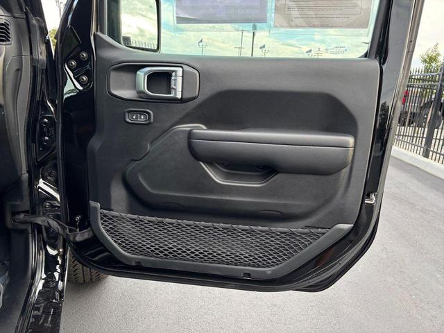 Photo of 2021 Black Clearcoat Jeep Wrangler