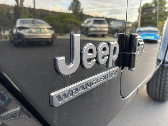 Photo of 2021 Black Clearcoat Jeep Wrangler
