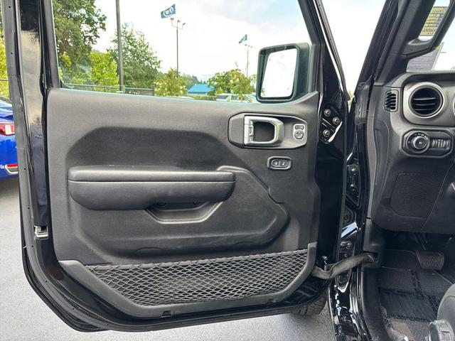 Photo of 2021 Black Clearcoat Jeep Wrangler