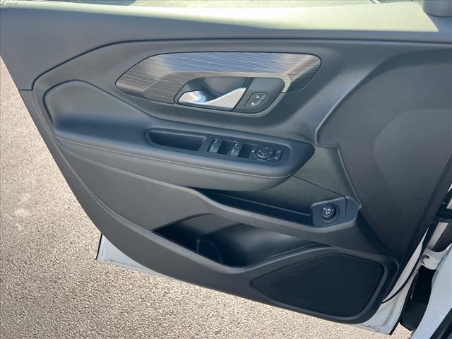Photo of 2024 Summit White GMC Terrain