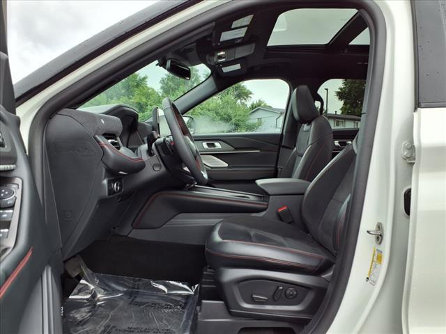 Photo of 2025 Star White Metallic Tri-Coat Ford Explorer