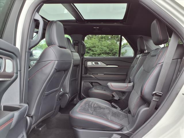 Photo of 2025 Star White Metallic Tri-Coat Ford Explorer