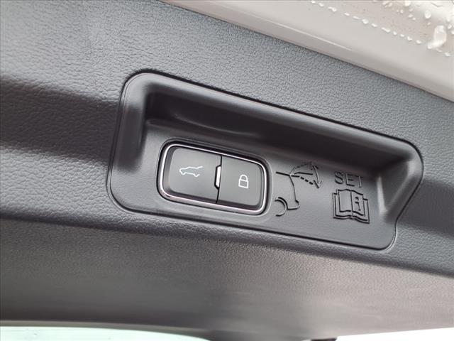 Photo of 2025 Star White Metallic Tri-Coat Ford Explorer