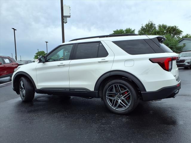 Photo of 2025 Star White Metallic Tri-Coat Ford Explorer