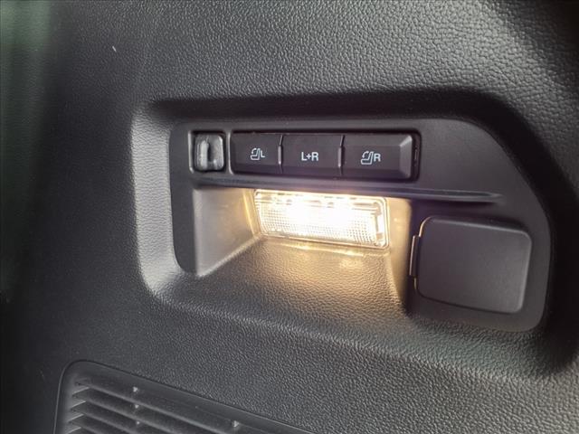Photo of 2025 Star White Metallic Tri-Coat Ford Explorer