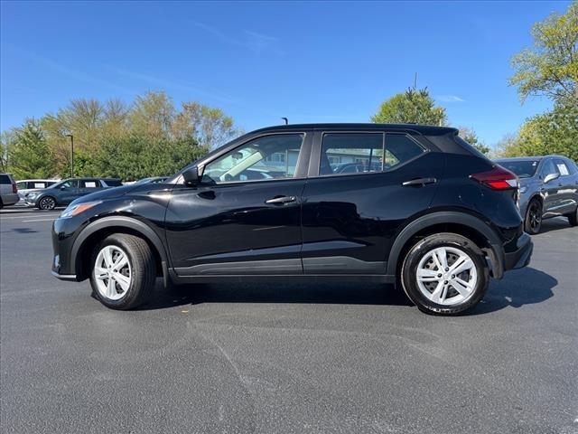 Photo of 2024 Super Black Nissan Kicks