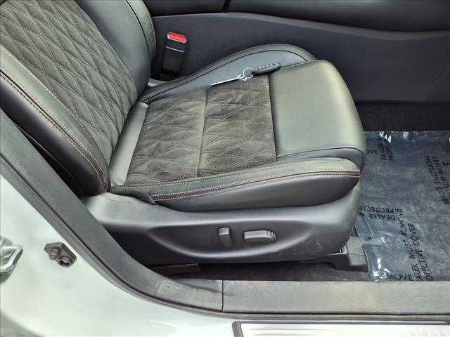 Photo of 2023 Pearl White Tricoat Nissan Maxima