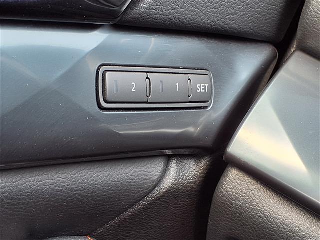 Photo of 2023 Pearl White Tricoat Nissan Maxima