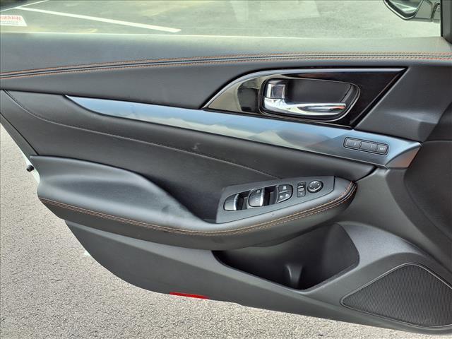Photo of 2023 Pearl White Tricoat Nissan Maxima