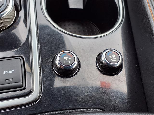 Photo of 2023 Pearl White Tricoat Nissan Maxima