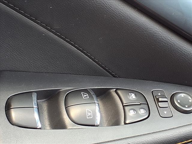 Photo of 2023 Pearl White Tricoat Nissan Maxima