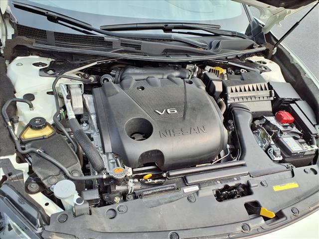 Photo of 2023 Pearl White Tricoat Nissan Maxima