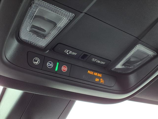 Photo of 2023 Summit White Chevrolet Traverse