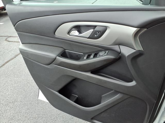 Photo of 2023 Summit White Chevrolet Traverse