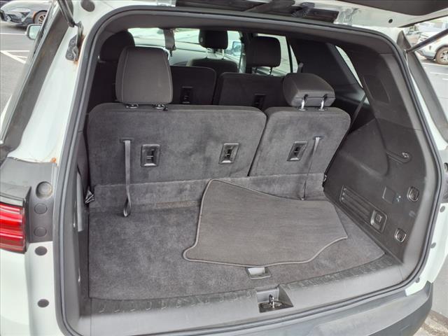 Photo of 2023 Summit White Chevrolet Traverse