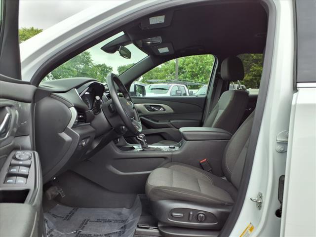 Photo of 2023 Summit White Chevrolet Traverse