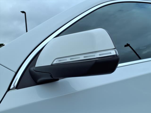 Photo of 2023 Summit White Chevrolet Traverse