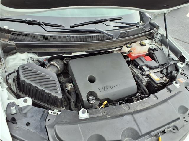 Photo of 2023 Summit White Chevrolet Traverse