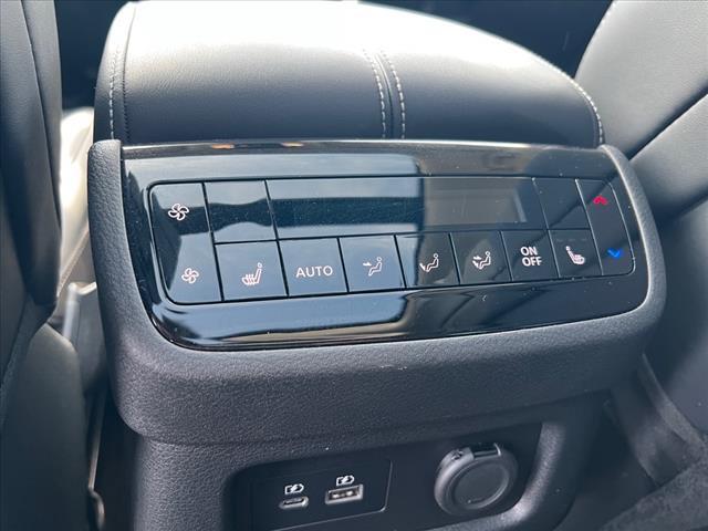 Photo of 2024 Glacier White INFINITI QX60