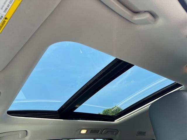 Photo of 2024 Glacier White INFINITI QX60