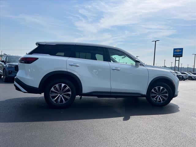 Photo of 2024 Glacier White INFINITI QX60