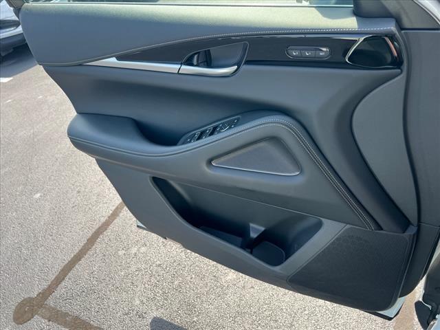Photo of 2024 Glacier White INFINITI QX60