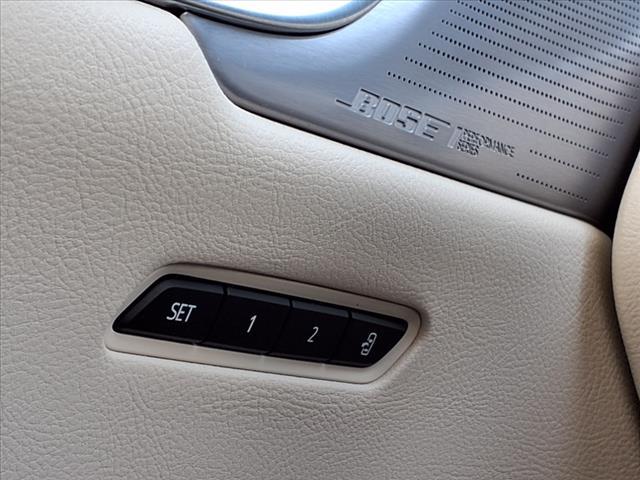 Photo of 2024 Crystal White Tricoat Cadillac XT6