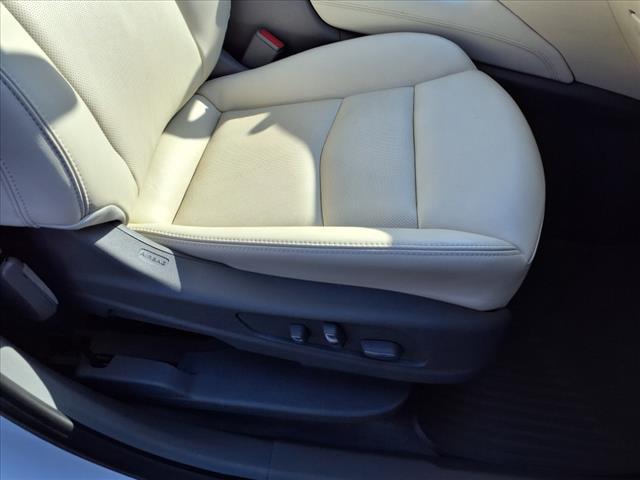 Photo of 2024 Crystal White Tricoat Cadillac XT6