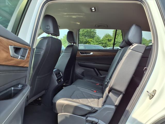 Photo of 2025 Pure White Volkswagen Atlas