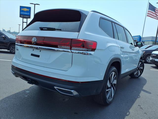 Photo of 2025 Pure White Volkswagen Atlas