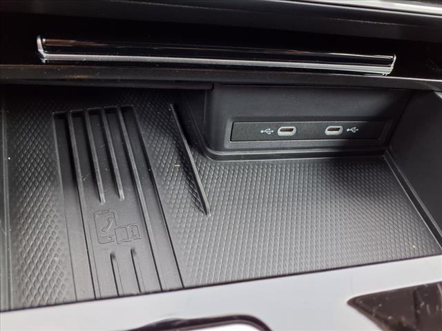 Photo of 2025 Pure White Volkswagen Atlas