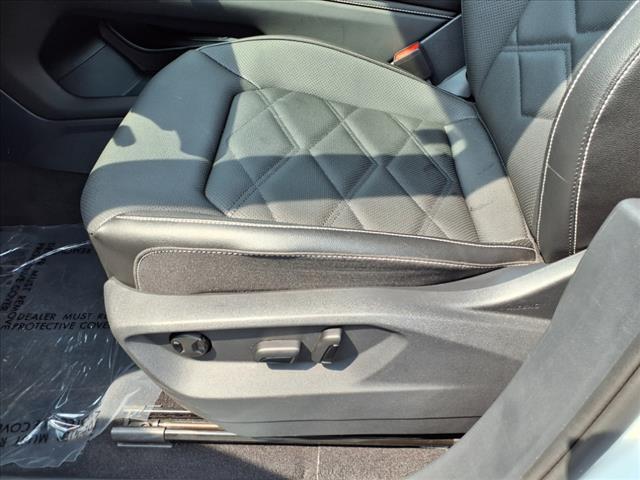 Photo of 2025 Pure White Volkswagen Atlas