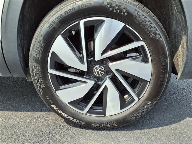 Photo of 2025 Pure White Volkswagen Atlas