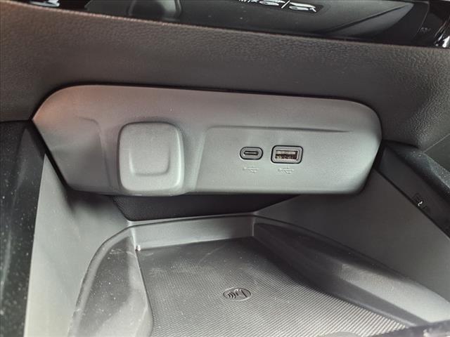 Photo of 2025 Summit White Chevrolet Trax