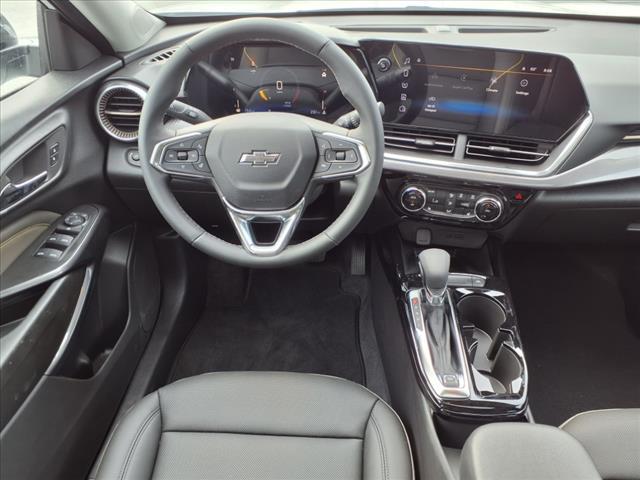 Photo of 2025 Summit White Chevrolet Trax