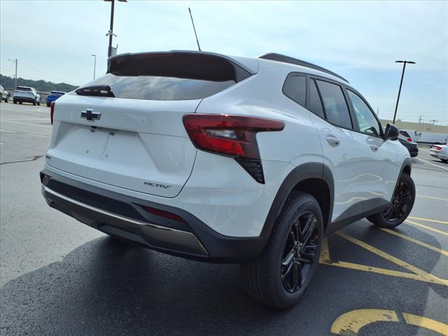 Photo of 2025 Summit White Chevrolet Trax