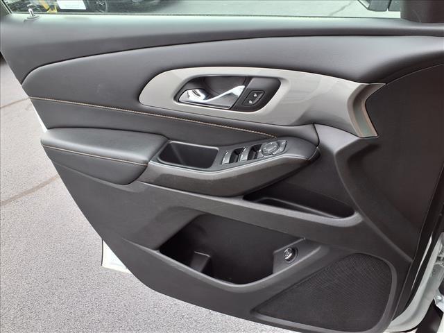 Photo of 2021 Summit White Chevrolet Traverse