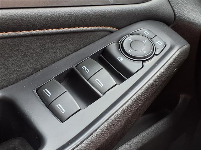 Photo of 2021 Summit White Chevrolet Traverse
