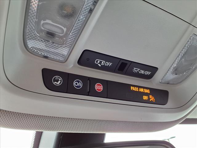 Photo of 2021 Summit White Chevrolet Traverse