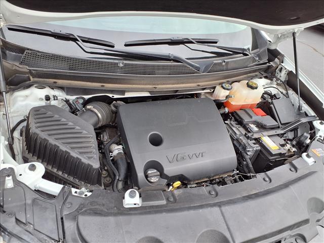 Photo of 2021 Summit White Chevrolet Traverse